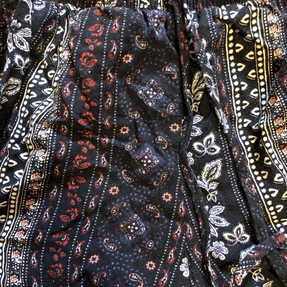 Patterned flowy shorts - Picture 2 of 2